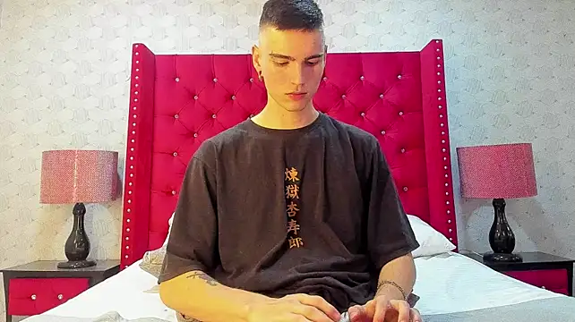 NickWild's Live XXX Chat