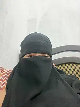 Hijabi_HotGirls Adlı Modelin Canlı XXX Sohbeti