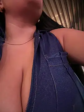 Issane_Peru – Naživo XXX chat