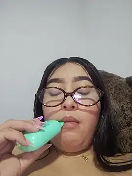 Chat +18 de Melinacruuz ao vivo