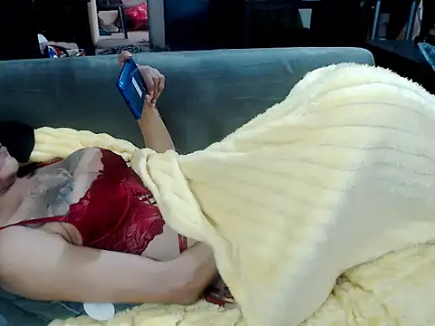 Trish_CurveCock Chat XXX in diretta