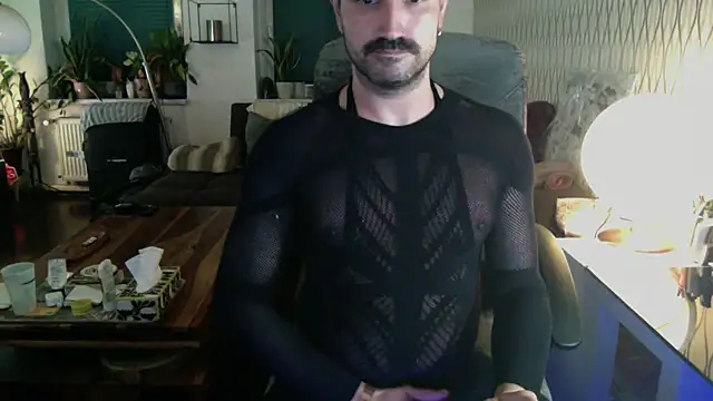 tomz0819 élő XXX-chatje