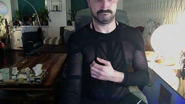 tomz0819 élő XXX-chatje