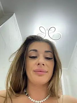 IsabellaEtthan XXX чат на живо