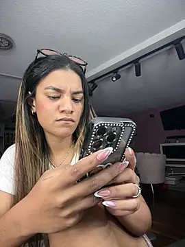 AngelPinkk_ élő XXX-chatje