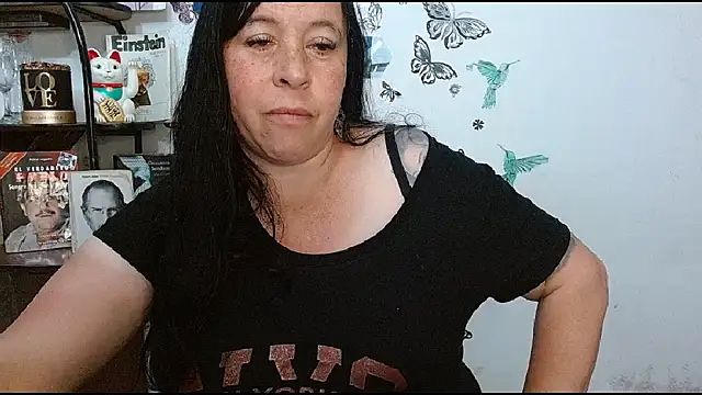 LauraMallioni's Live XXX Chat