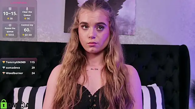 צ'אט XXX בשידור חי של MiaBlue_