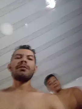 Skinyhot99's Live XXX Chat