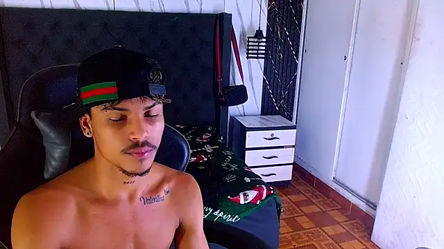 Angel_foxc13 élő XXX-chatje