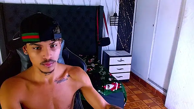 XXX chat uživo modela Angel_foxc13