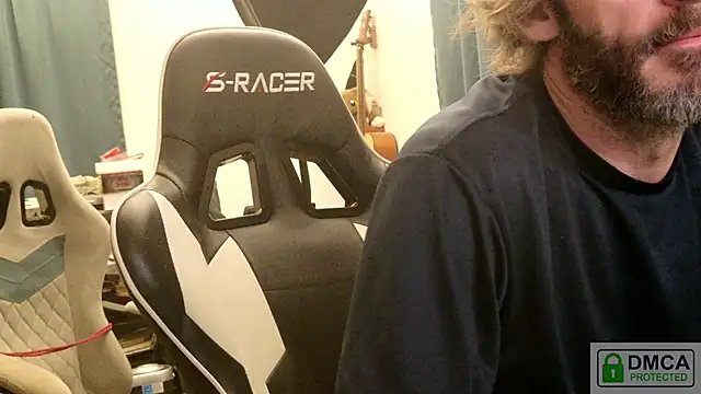 BrokenWithoutCare's Live XXX Chat