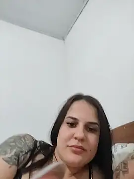 SerenaaLee: διαδικτυακό σόου στην κάμερα