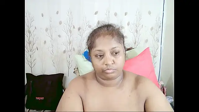 Indiantasha Chat XXX in diretta
