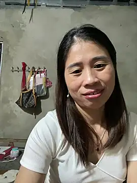 tinacum012's Live XXX Chat