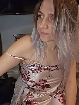 ScarletsWeb's Live XXX Chat