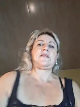 almaluna7's Live XXX Chat
