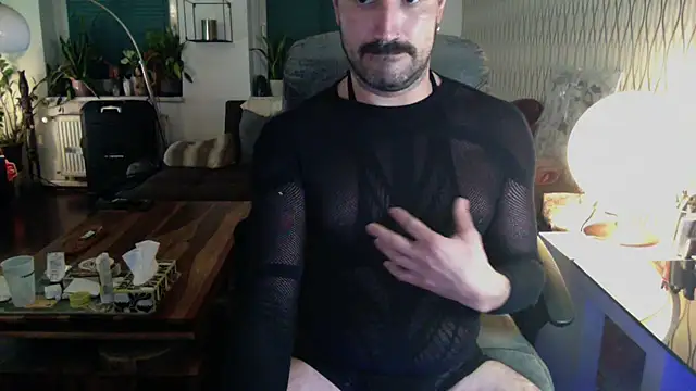 Chat +18 de tomz0819 ao vivo