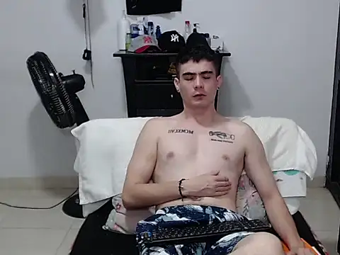 Zac_Efront Adlı Modelin Canlı XXX Sohbeti