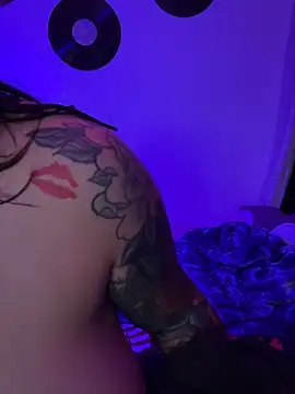 Chat +18 de miacanela_xo ao vivo