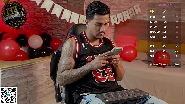 aaron_bolt's Live XXX Chat