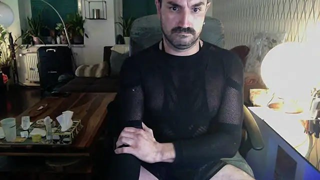 tomz0819's Live XXX Chat