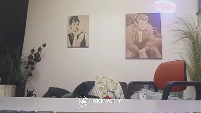 der_dino30 Adlı Modelin Canlı XXX Sohbeti