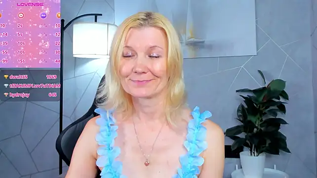 Chat +18 de Julie_Lucas ao vivo