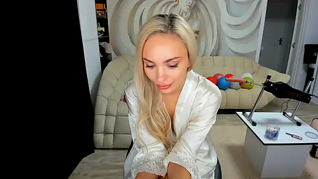 HaleySweet18 Adlı Modelin Canlı XXX Sohbeti