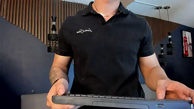 دردشة Axxel_Muscle الجنسية المباشرة