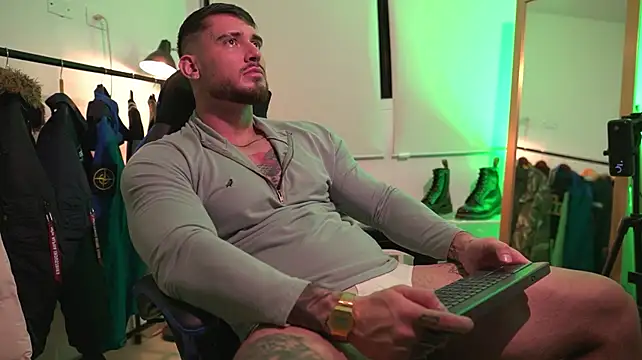 XXX chat uživo modela DimitriSullivan_