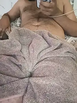 Kumar7680 élő XXX-chatje