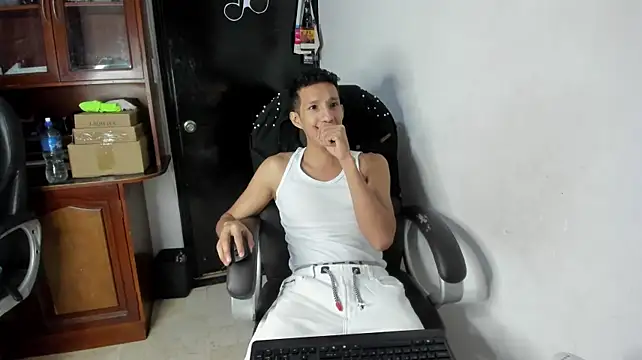 XXX chat uživo modela AlphaMarco