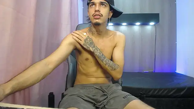Tayson_Hot: онлайн-секс-чат