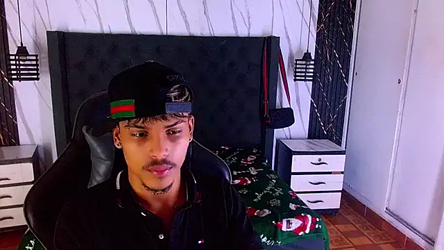 Angel_foxc13 élő XXX-chatje