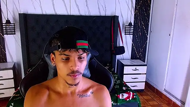 XXX chat uživo modela Angel_foxc13