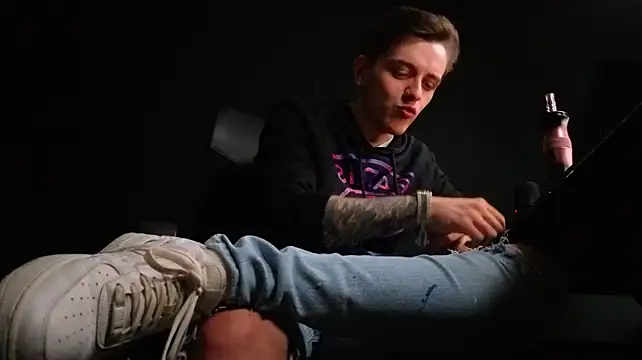 צ'אט XXX בשידור חי של FelixStarkk
