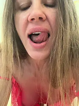LucieMack live XXX chat