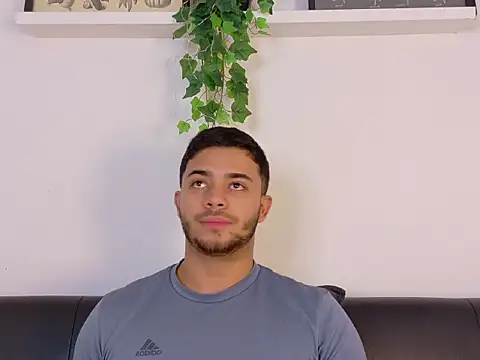 TylerWest_ Chat XXX in diretta