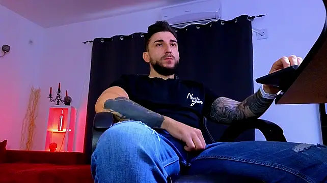 MightyAaron66n Live XXX chat