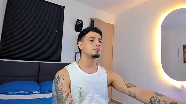 alejandro_calderon1's Live XXX Chat