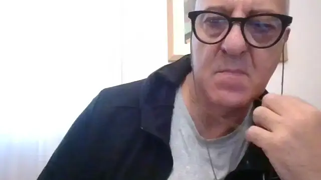 ANONIMO7735's Live XXX Chat