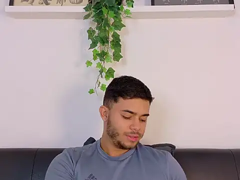 XXX chat uživo modela TylerWest_