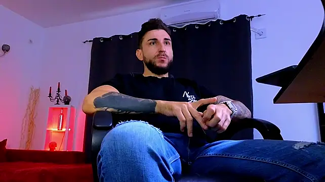 MightyAaron66 Adlı Modelin Canlı XXX Sohbeti