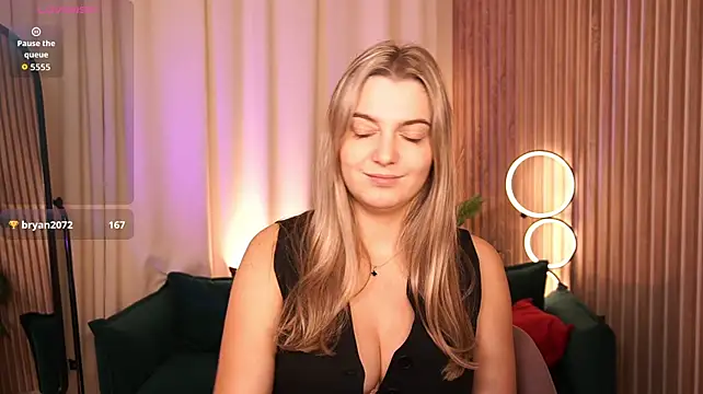 LucreciaStorm Chat XXX in diretta