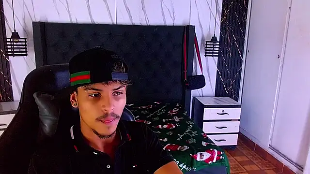 Angel_foxc13 élő XXX-chatje