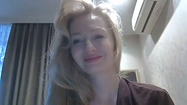 ZarinaSwift's Live Chat Room