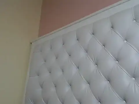 naughtypetite1's Live Chat Room