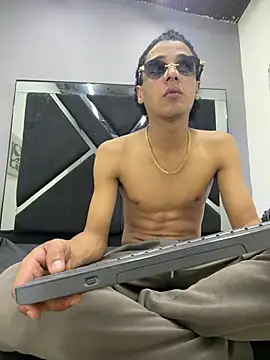 Maximo_Juli Live XXX-Chat