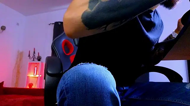 MightyAaron66 Live XXX Chat