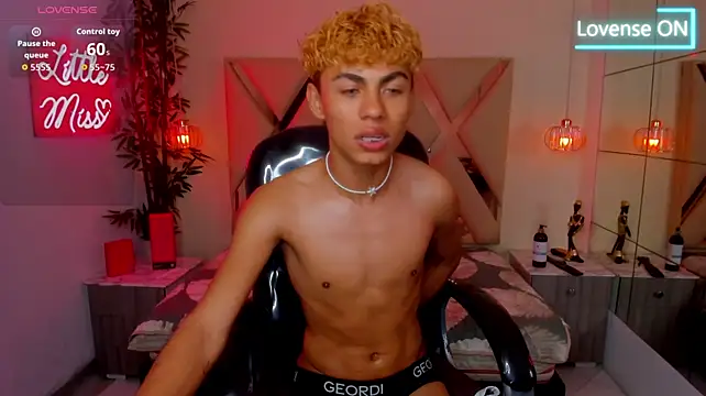Anyelo_Twink Live XXX-chat
